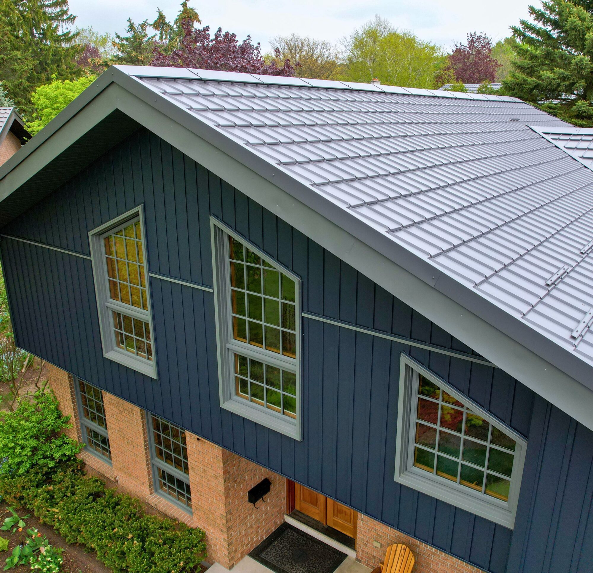 House with a Hy-Grade roof in Charcoal Grey